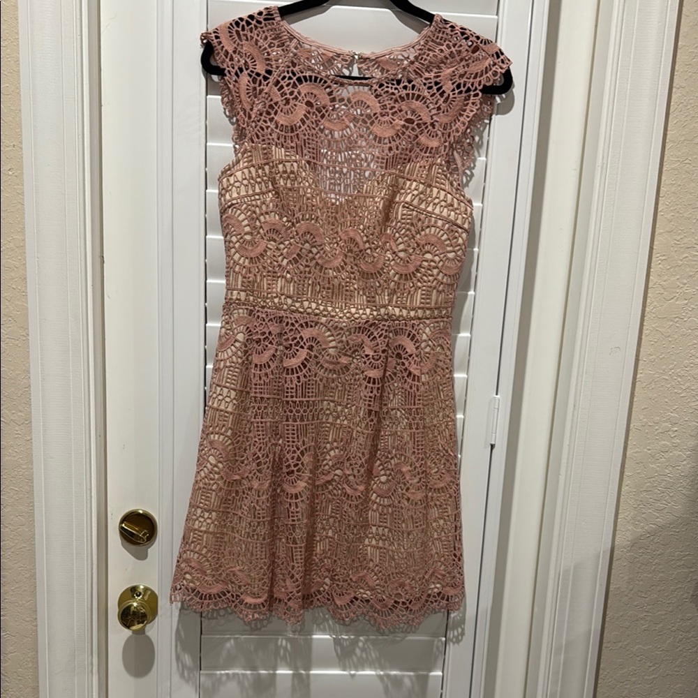 Elegant Lace Pink Dress size M just like new open back